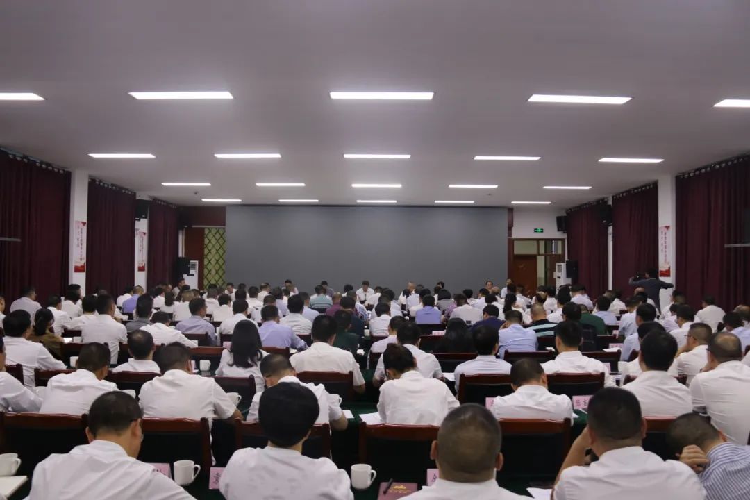 昭通市委市政府召开彝良威信现场办公会
