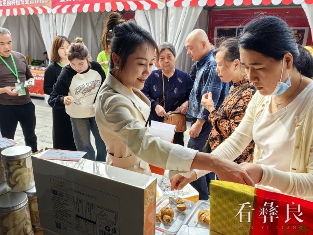 彝良天麻亮相上海松江 深受市民青睐