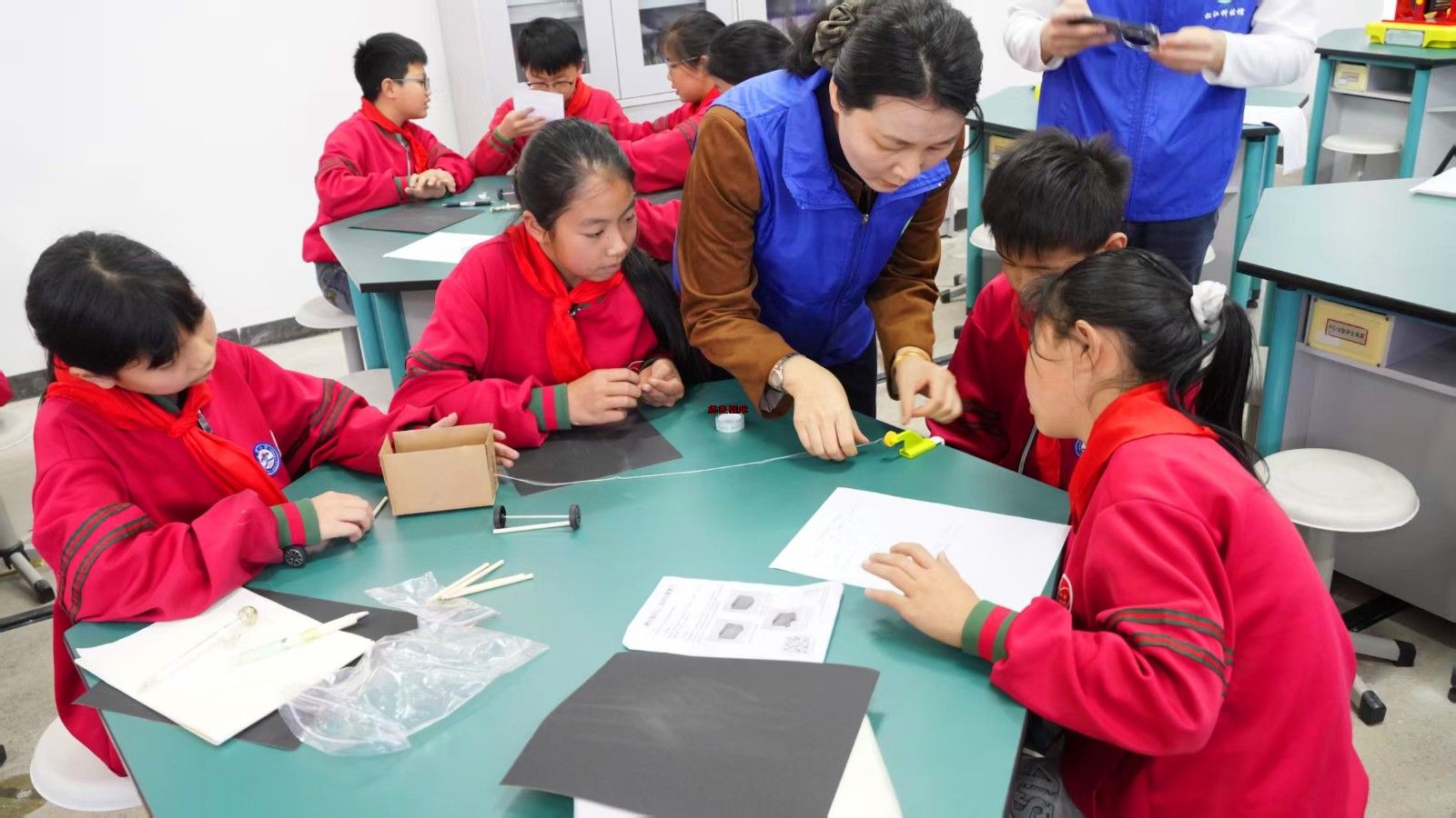 松昭携手·科普同行——松江科技馆科普资源走进彝良发界小学